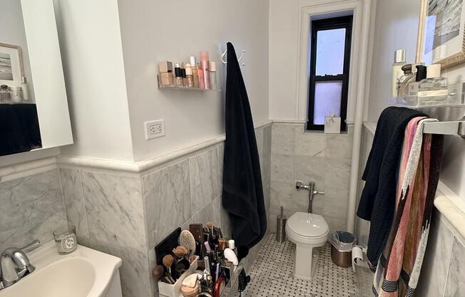 1 bed, 1 bath, $4,200, Unit 6G