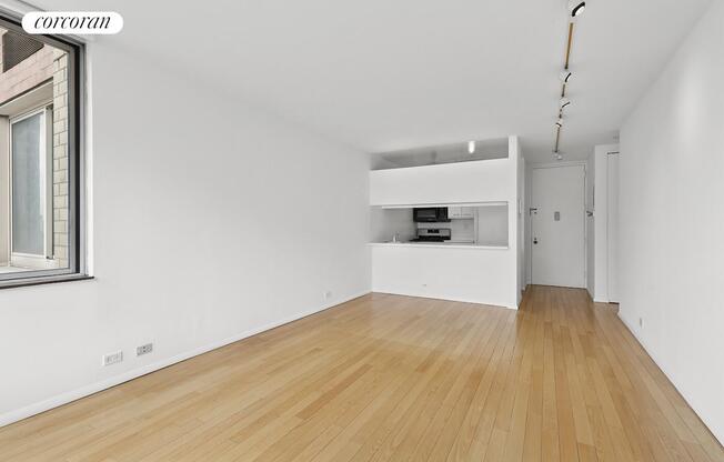 1 bed, 1 bath, 640 sqft, $4,200, Unit 8D