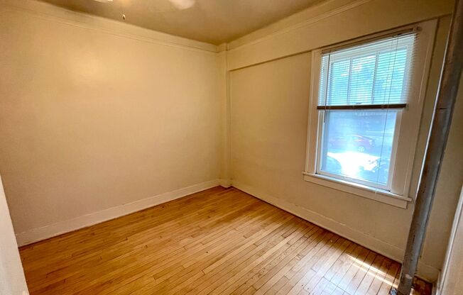 1 bed, 1 bath, $915, Unit 4