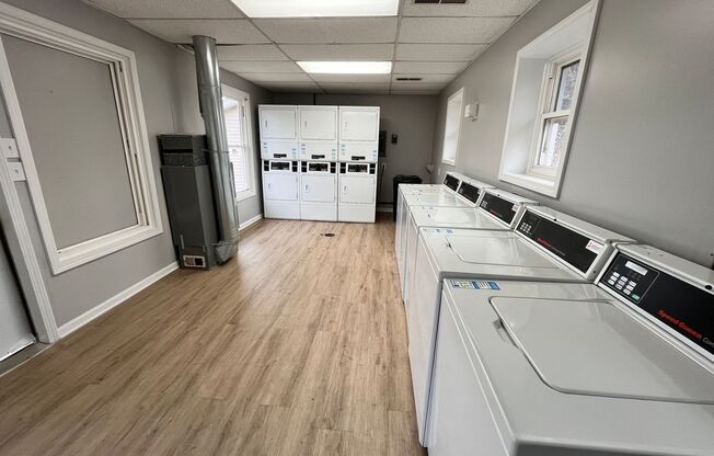 2 beds, 1 bath, $1,095