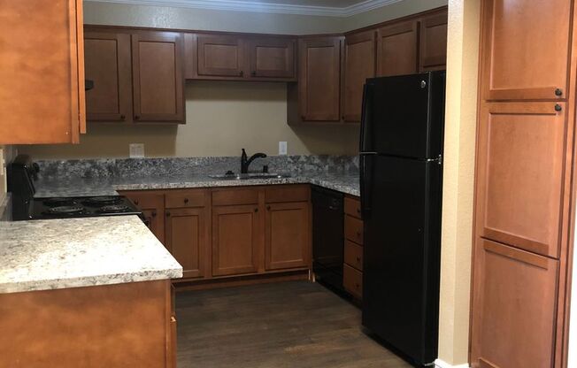 2 beds, 2 baths, 900 sqft, $2,800, Unit 416