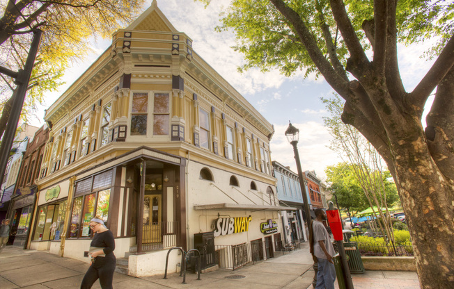 Luxury Three Bedroom On College Avenue