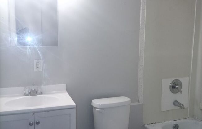 1 bed, 1 bath, 550 sqft, $1,200, Unit 115