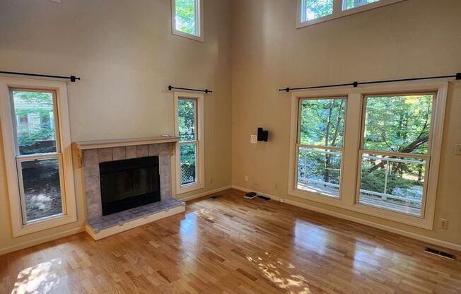 115 Creekview Circle / House for rent