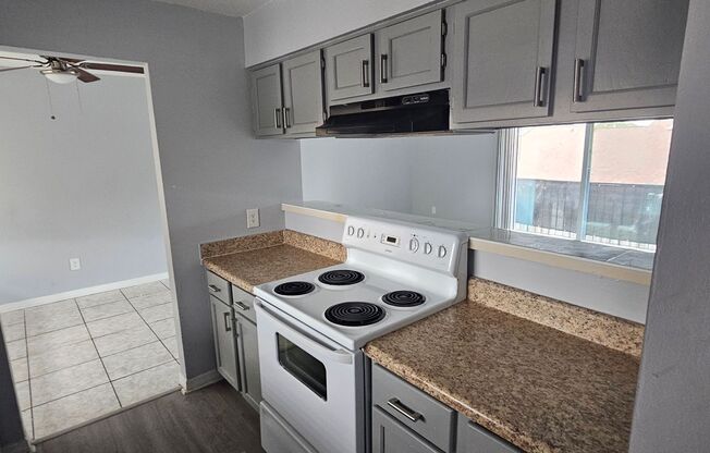2 BEDROOM / 2 BATH APARTMENT (GOLDEN KEY APARTMENTS) NEAR THE FLORIDA MALL