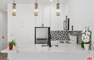 Studio, 1 bath, 403 sqft, $2,499, Unit 217