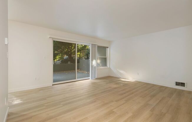1 bed, 1 bath, 855 sqft, $2,250, Unit 209