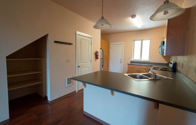 4 beds, 2.5 baths, 1,502 sqft, $3,380, Unit 04
