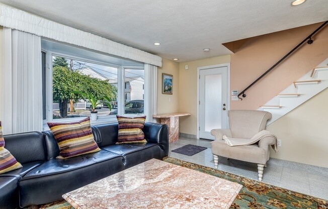 19 SWAN AVE