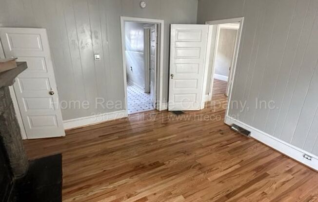 2 beds, 1 bath, $1,295