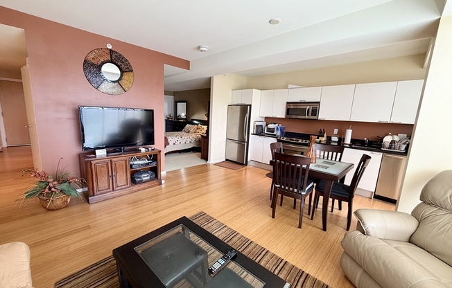 1 bed, 1 bath, 696 sqft, $3,100, Unit 622