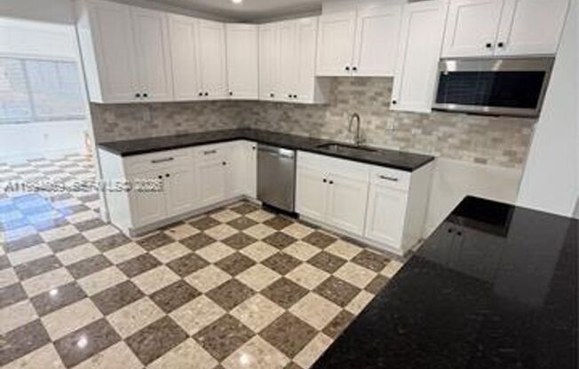 7312 SW 22nd St MIAMI, FL 33155