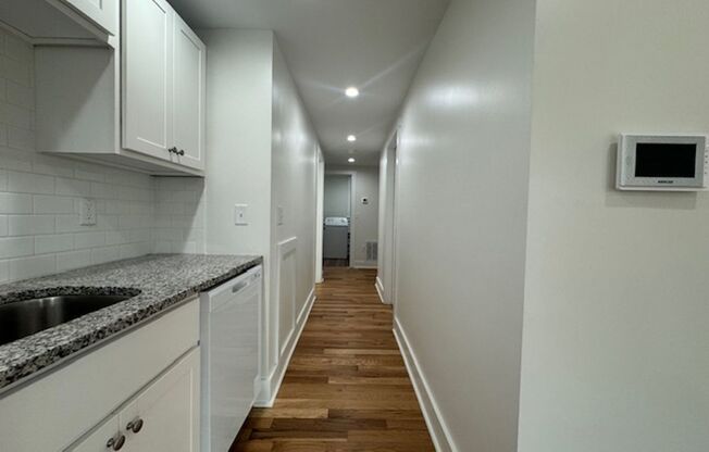 2 beds, 1 bath, 750 sqft, $2,090, Unit 5645 Hobart Street #2