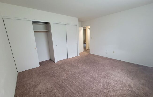 2 beds, 1 bath, $1,425, Unit 316