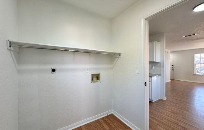 3 beds, 1.5 baths, 976 sqft, $1,050, Unit 1609 A Van Zanten