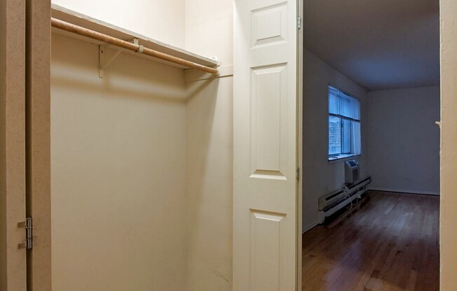 660 W Wrightwood Ave