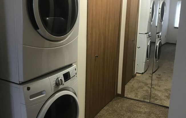 3 beds, 1 bath, 1,040 sqft, $1,695, Unit 3172-304