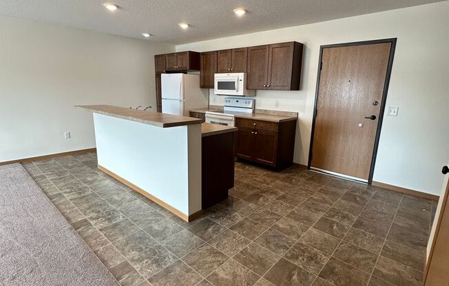 2 beds, 1 bath, $1,250, Unit 102