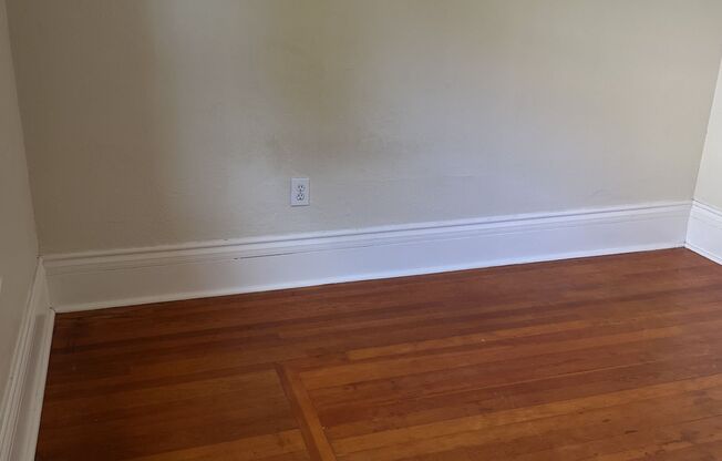 2 beds, 1 bath, $1,595, Unit 817 Rio Chico #2