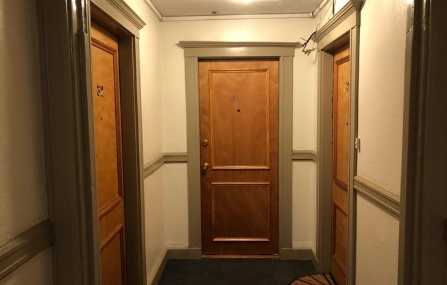 Studio, 1 bath, 302 sqft, $2,300, Unit 31