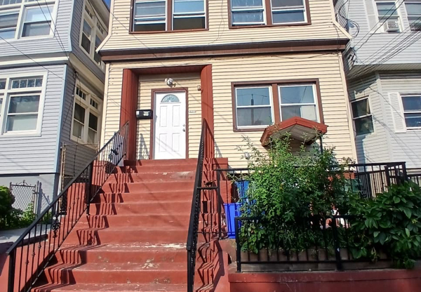 66 LINDEN AVE