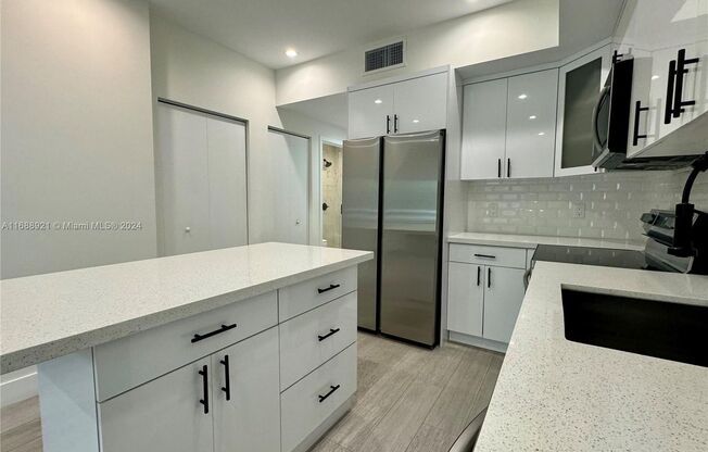 3 beds, 2 baths, 1,000 sqft, $3,600, Unit 1786 SW 9th St apt2 (A11688921)