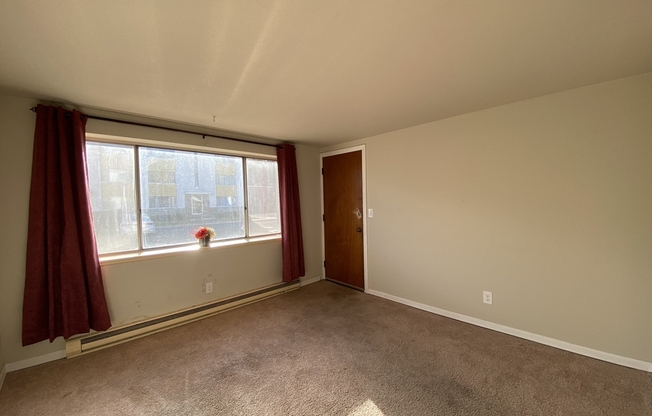 1 bed, 1 bath, 750 sqft, $1,400, Unit 1R