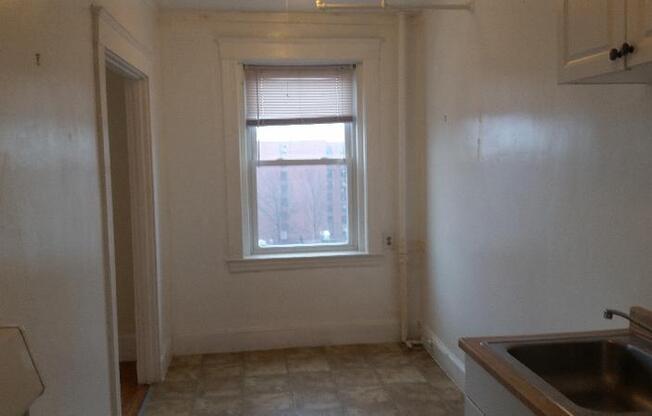 1 bed, 1 bath, $2,400, Unit 29