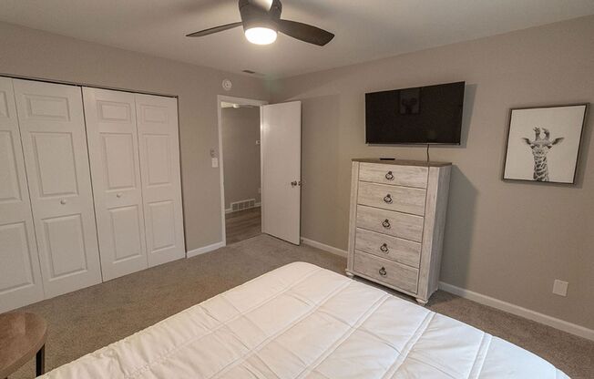 2 beds, 1 bath, $1,900, Unit # 7