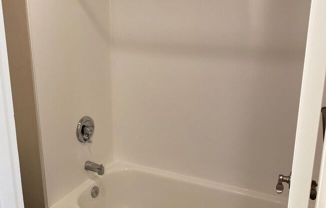 1 bed, 1 bath, 600 sqft, $1,695, Unit 524