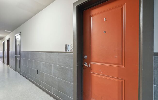2 beds, 1 bath, 690 sqft, $1,300, Unit Unit 105