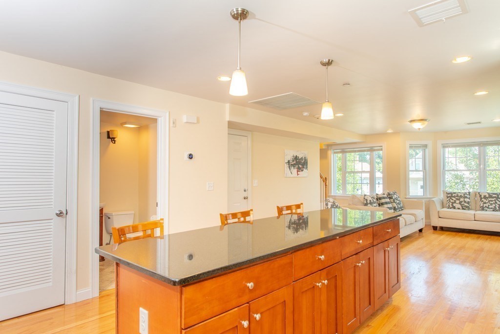 383 HYDE PARK AVE
