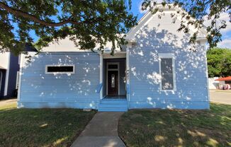 3/2 HOME CLOSE TO DOWNTOWN CLEBURNE