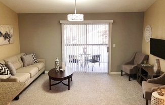 2 beds, 1 bath, 903 sqft, $1,450