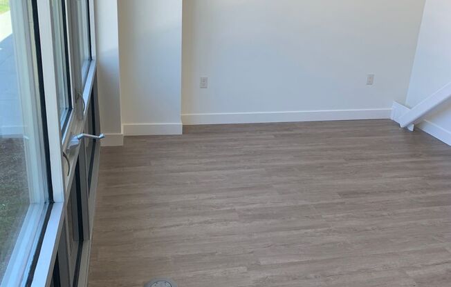 Studio, 1 bath, 350 sqft, $1,625, Unit 122