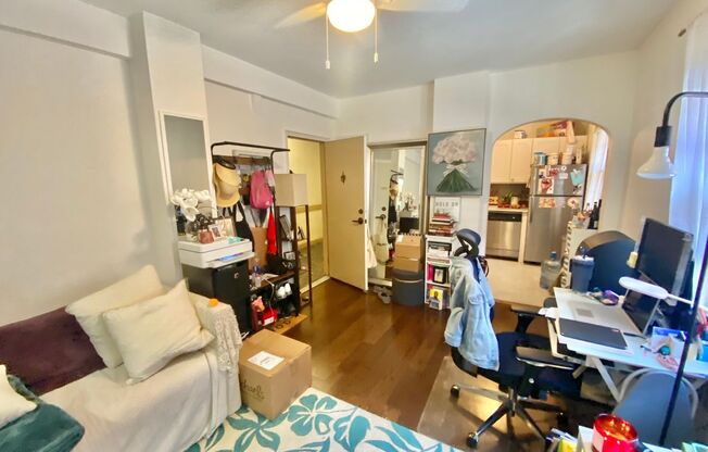 Cathedral Living at its Best! ! 1 Bedroom/1Bath Condo. Pet Friendly!