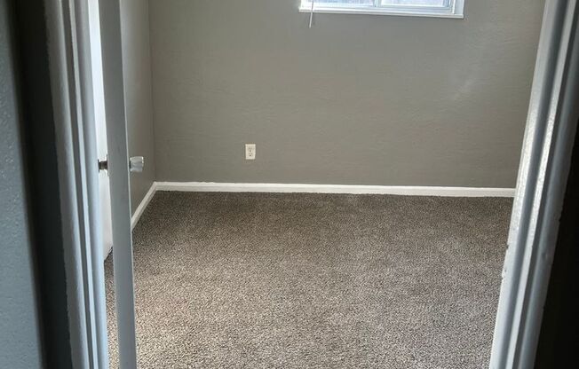 2 beds, 1 bath, 750 sqft, $1,020, Unit B07 1060 01