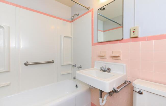 Studio, 1 bath, 385 sqft, $699