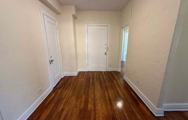 2 beds, 2 baths, 1,303 sqft, $2,200, Unit New King Edward  301