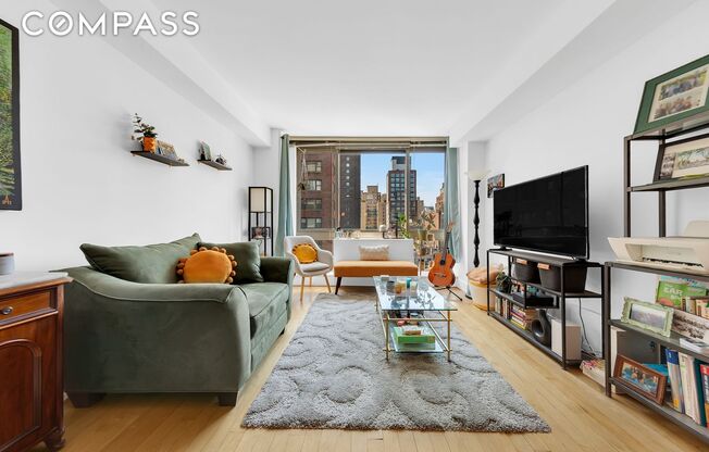 242 E 25 ST