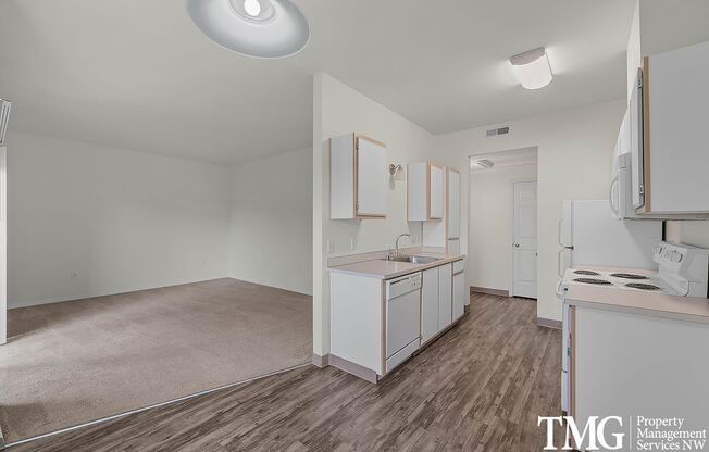 2 beds, 2 baths, 923 sqft, $1,625, Unit 223
