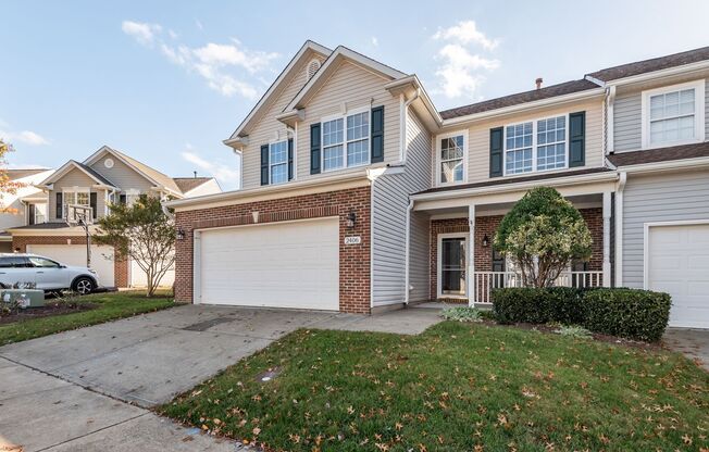 Fenced yard 4 bedroom townhouse in North Raleigh!