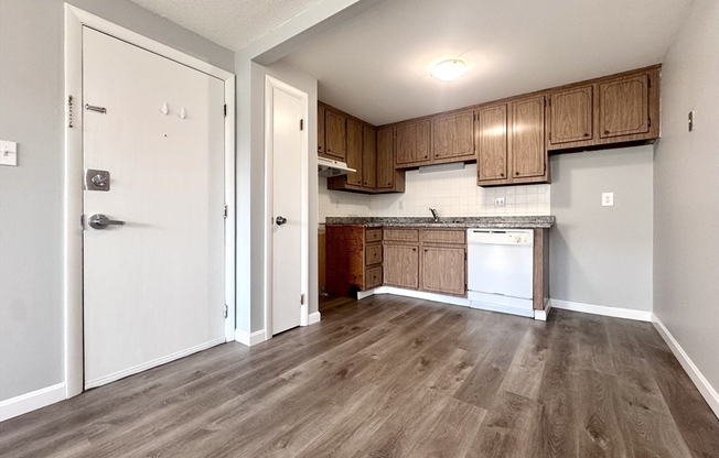 3 OLD COLONY LN