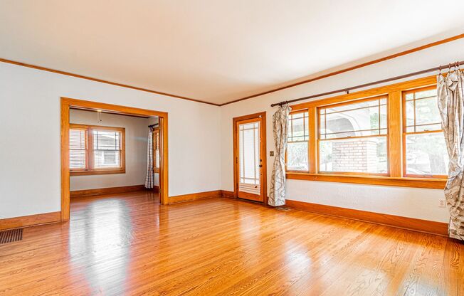 3 beds, 1 bath, $2,200