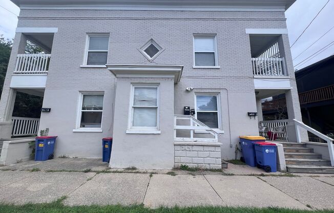 Upper One Bedroom - Close to Downtown Grand Rapids!