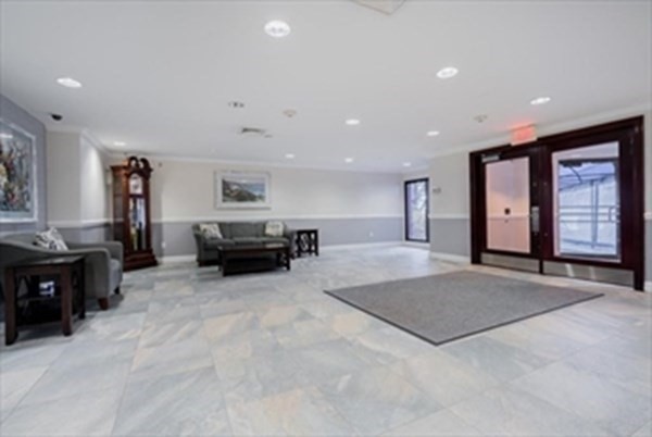 2 beds, 1 bath, 1,093 sqft, $2,400, Unit 1011