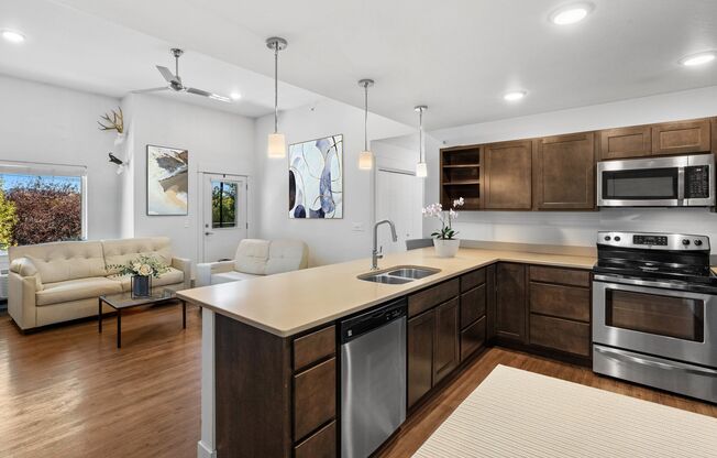 2 beds, 2 baths, 1,032 sqft, $1,925, Unit 3342-102