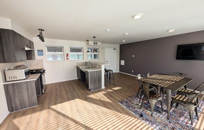 Studio, 1 bath, 186 sqft, $1,395, Unit 431
