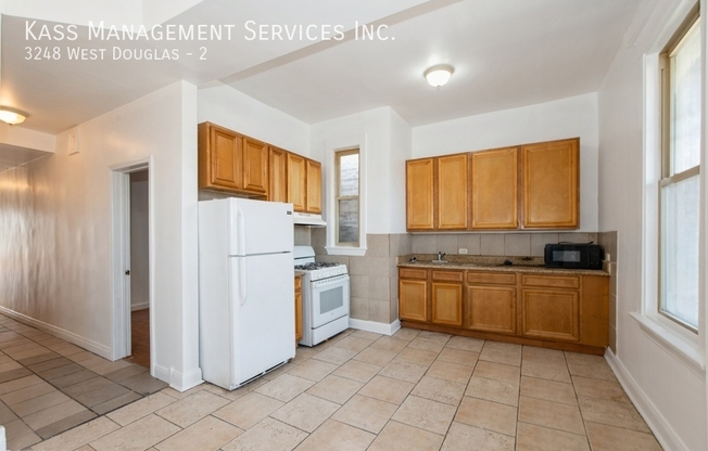 3248 W DOUGLAS