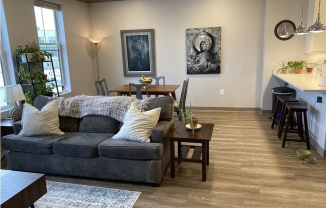 2 beds, 2 baths, $3,900, Unit 6